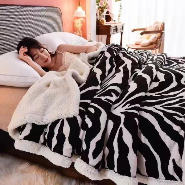 پتو آلتیمیت گوسفندی مدل زبراzebra تراکم بالا وارداتی دو نفره 200x230 سانتی متر